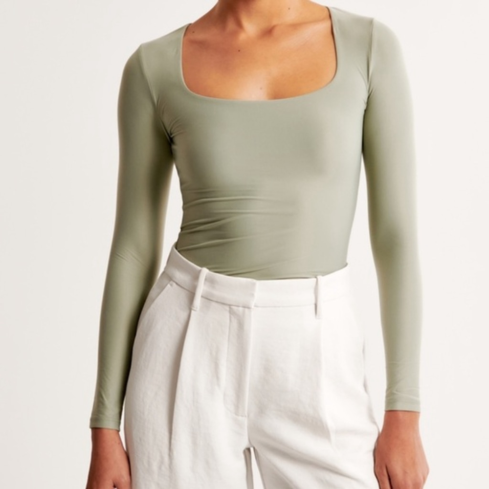 A&F Soft Matte Seamless Long Sleeve Bodysuit Square Neck sz L